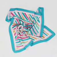 Bandana carrée en satin imprimé floral personnalisé en gros pour décorations de mariage et de fête avec logo personnalisé