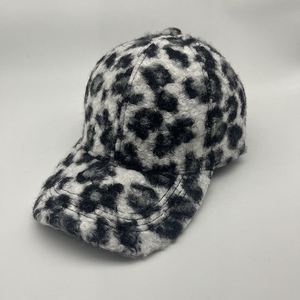 Casquette de baseball 6 panneaux en tartan écossais britannique, visière incurvée, en polaire Sherpa épaisse et chaude, en tweed épais 100% polyester, collection Hiver 2025 - Product Image 3
