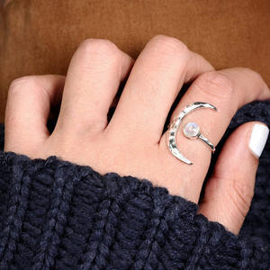 Anillo con forma de luna A105 con bisel de piedra lunar natural, anillo unisex con piedra preciosa para regalo, joyería de moda. - Product Image 3