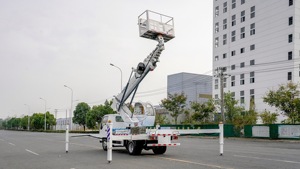 Fabricante Directo, Camión con Pluma Telescópica ISUZU 4x2 de 25m 27m, Configuración Personalizable - Product Image 3