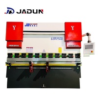Presse plieuse CNC entièrement automatique à commande facile WC67K 63T 2500mm pour tôles, aluminium et pompes de moteur