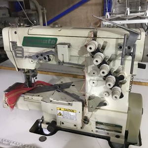 <span class=keywords><strong>Machine</strong></span> à <span class=keywords><strong>coudre</strong></span> à point de recouvrement Yamato Vc2700g d'occasion, équipée d'une fonction de commutation réglable et d'un mécanisme à came - Product Image 5