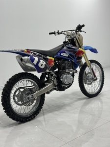 Moto tout-terrain <span class=keywords><strong>KTM</strong></span>, moteur monocylindre puissant, haute garde au sol, véhicule CBU complet pour l'aventure en jungle et dans le désert - Product Image 2