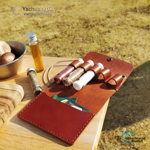 Sac de rangement en cuir avec 5 bouteilles en verre pour le camping, organiseur portable pour assaisonnements, étui suspendu de style rustique - Product Image 4