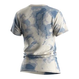 T-shirt de sport élégant pour femme, vêtement de performance avec tissu anti-transpiration et ventilation en maille sous les aisselles - Product Image 2