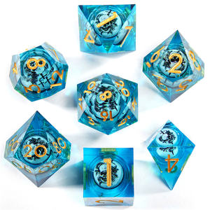 Dndゲームプレーヤーの美しく人気のクリスマスリキッドコア樹脂シャープエッジダイスセット - Product Image 6