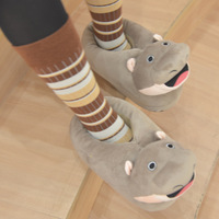 Mignonnes pantoufles en peluche en forme d'hippopotame rieur, modèle Moo Deng