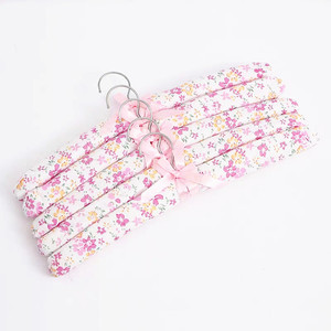 En gros broderie <span class=keywords><strong>satin</strong></span> blanc rembourré cintre <span class=keywords><strong>cintres</strong></span> - Product Image 1