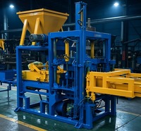 Machine à briques robuste avec système de pressage durable pour la fabrication de matériaux de construction commerciaux