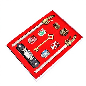 Set <span class=keywords><strong>de</strong></span> 10 Llaveros Metálicos con Insignias <span class=keywords><strong>de</strong></span> <span class=keywords><strong>Armas</strong></span> <span class=keywords><strong>de</strong></span> Ataque a los <span class=keywords><strong>Titanes</strong></span>, Accesorios <span class=keywords><strong>de</strong></span> Cosplay <span class=keywords><strong>de</strong></span> Anime, Caja <span class=keywords><strong>de</strong></span> Regalo - Product Image 1