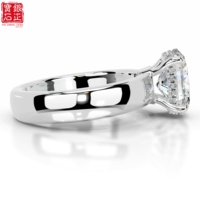 Bague de fiançailles de luxe en argent sterling 925 plaqué or avec moissanite ovale 2 carats, halo caché et sertissage à griffes, tige large pour femme