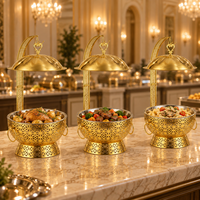 Plats de service de luxe 8L pour banquets, design ajouré doré, chauffe-plats en acier inoxydable avec couvercle suspendu pour fournitures hôtelières