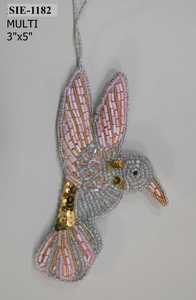 Ornement de Noël artisanal en velours de luxe, en forme d'oiseau rouge à poitrine rouge, orné de perles et de broderies Zari, avec paillettes et perles. - Product Image 2