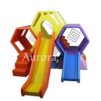 Maßgefertigte Bienenwaben-Rutsche für kommerzielle Nutzung, farbenfrohes Softplay-Klettergerüst-Set für kleine Familien