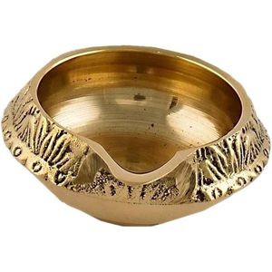 Lampe à huile Kuber en laiton doré artisanal PARIJAT HANDICRAFT pour Diwali, Pooja, avec motif traditionnel gravé, article indien pour la Puja - Product Image 2