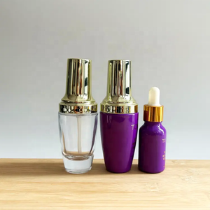 Flacon pompe en verre violet personnalisé de 30 ml à fond épais pour sérum et huile de soin du visage, avec pompe dorée et compte-gouttes - Product Image 1