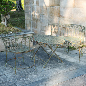 Ensemble de meubles de jardin décoratifs en fer forgé vieilli style rétro, comprenant une table et une chaise à double dossier pour villa et cour - Product Image 2