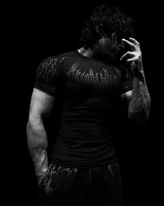 T-Shirt Sportiva da Uomo in Poliestere ad Alta Elasticità, Maglia a Compressione a Maniche Corte con Motivo Geometrico e Texture Muscolare - Product Image 5