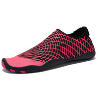 Chaussures de créateur pour femmes et hommes Nouvelle plage extérieure en amont Wading Sports nautiques Baskets Vente en gros de chaussons et chaussettes d'eau