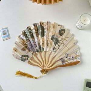 Éventail en tissu de bambou OEM en gros, sculpté et peint, style DIY pour Noël, Nouvel An, Halloween, Nouvel An Chinois, en vente - Product Image 3