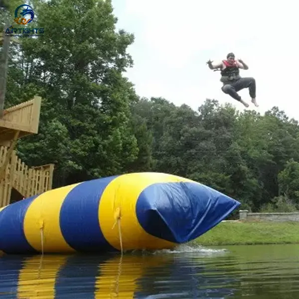 Lustiges aufblasbares Sprung kissen, 7m langer PVC-Wasser klumpen für Wasserspiele