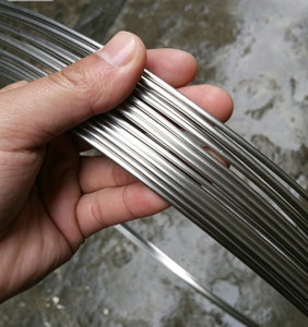 Fil en acier inoxydable de 0,7 à 1,8 mm, bobine, finition 2B, norme AiSi, traité par soudage pour la transformation et la fabrication industrielles - Product Image 4