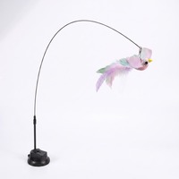 Bâton de jeu pour chat avec oiseau simulé coloré, fixation à ventouse, plumes et clochette, tige flexible, outil d'exercice pour chatons domestiques