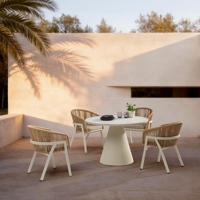 Ensemble de salle à manger moderne en rotin pour l'extérieur - Chaises et table résistantes à l'eau et aux UV pour villa, jardin, hôtel (personnalisable)