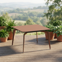 Table basse carrée en cuir marron sur mesure avec pieds en contreplaqué courbé intégrés