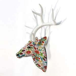 Arte de Pared con Cabeza de Animal de Resina, Reno Decorativo para el Hogar en Venta - Product Image 3