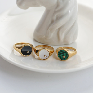 Haut de Gamme PVD 18K Plaqué Or Vert Noir Blanc Coeur Rond Coquille Bague pour Les Femmes En Acier Inoxydable