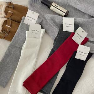 Jingwen OEM Stapel Sokken Chaussettes en coton de couleur unie, minces et mignonnes, de style universitaire, chaudes, aux genoux pour femmes, automne - Product Image 4