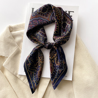 Nouveau fantaisie mode 100% vraie soie impression petit carré cou écharpe Bandanas femmes 70*70cm crochet fleur soie foulard cheveux foulards