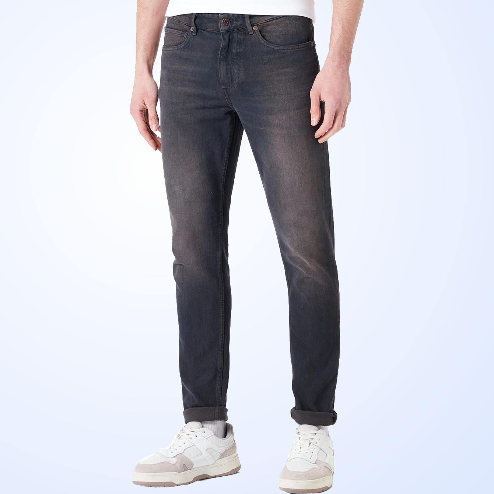 สีเทาเข้ม