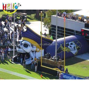 Tunnel de football universitaire gonflable en forme de crâne de <span class=keywords><strong>pirate</strong></span> violet / Tunnel sportif gonflable géant pour l'extérieur - Product Image 1