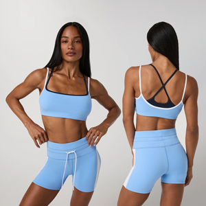 Ensemble de yoga extensible 4 directions pour femme, col carré, bretelles croisées, short taille haute, bordure contrastante, tissu anti-humidité - Product Image 1