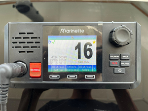 Radio VHF Marina Marinelite de 25 W con Certificación CCS y GPS Automático Integrado - Product Image 1