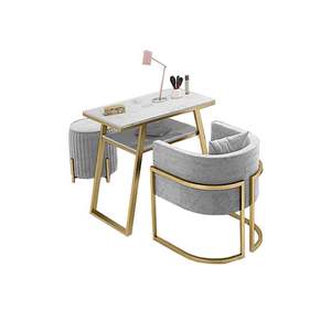 Table de manucure et pédicure avec plateau en marbre blanc, pieds en métal doré, étagère de rangement et fauteuils confortables en velours - Product Image 6