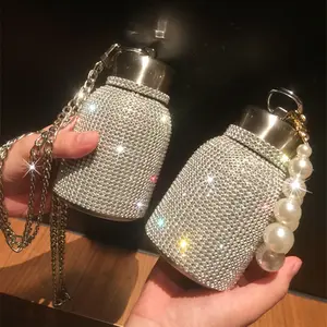 Presentes de luxo Mini 300ml Pearl Handle Diamond Thermo Bling Rhinestone Aço Inoxidável Cute Water Bottle Flask com ombro Chain