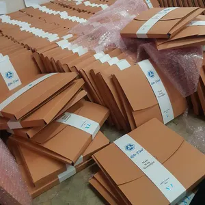 Kotak kertas lipat kemasan kaus saku amplop kertas Kraft dengan lengan merek kustom