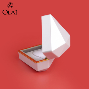 Olai tam giác LED hộp đồ trang sức kim cương phun sơn Bông tai mặt dây chuyền Quà tặng bàn trang điểm hộp lưu trữ - Product Image 4