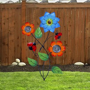 Ornement de jardin en métal en forme de fleur avec coccinelles peintes, décoration extérieure pour cour et patio - Product Image 1