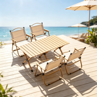 Ensemble de camping pliable moderne pour l'extérieur, table en bois et acier et chaises en tissu, écologique, portable pour le glamping et les pique-niques