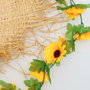 Guirnaldas de girasoles artificiales Xinchengzhi, 10, 17, 45 cabezas, tira de flores decorativas para decoración de paredes interiores - Product Image 4