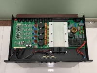 1U Profesyonel Güç Amplifikatörü 4 Kanallı D Sınıfı Amplifikatör 4x800W Dijital Stereo Amplifikatör Subwoofer Ses Ekipmanı Kullanımı