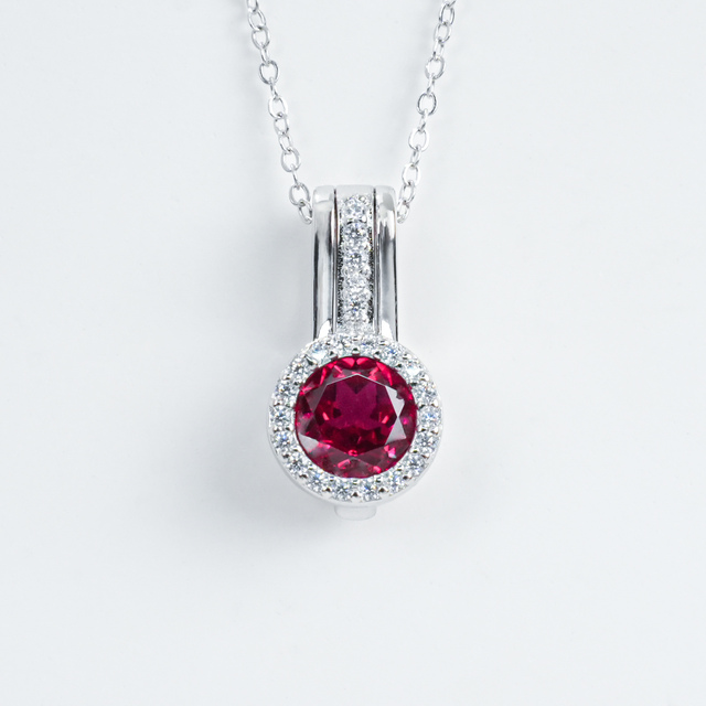 Wangfu Jewelry P0012 925 Sterling Silver Lab Grown Ruby Pendant Shiny Red Gem Anti Allergy Fine Jewelry for Women Wedding