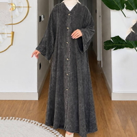 Abaya ouverte personnalisée en coton, lin et denim avec boutons – Robe de luxe ample pour femme musulmane, collection automne – Vente en gros d'abayas islamiques
