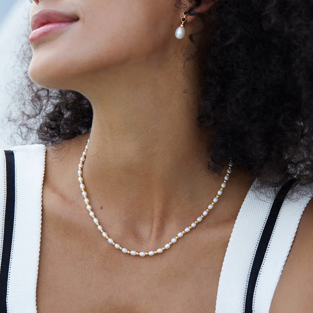 Minimalistische 18k Goldplattierung Edelstahl-Halsketten für Damen Mutter Süßwasser-Perlen-Halsband Halskette Schmuck
