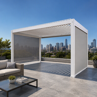 Pergola de jardin moderne imperméable avec toit à lames orientables télécommandées, système bioclimatique en aluminium pour l'ombrage des terrasses arrière-cour