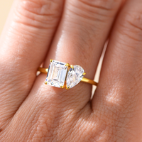 Cincin Pertunangan Perak 925 dengan Zirkon Potongan Emerald 6*8mm & Potongan Pear 5*8mm yang Cemerlang untuk Wanita.